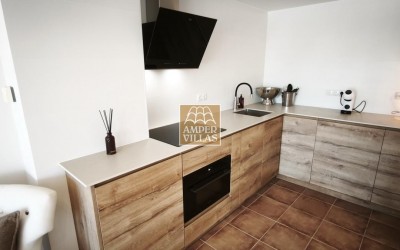 Beautiful, fully refurbished apartment with spacious terraces.